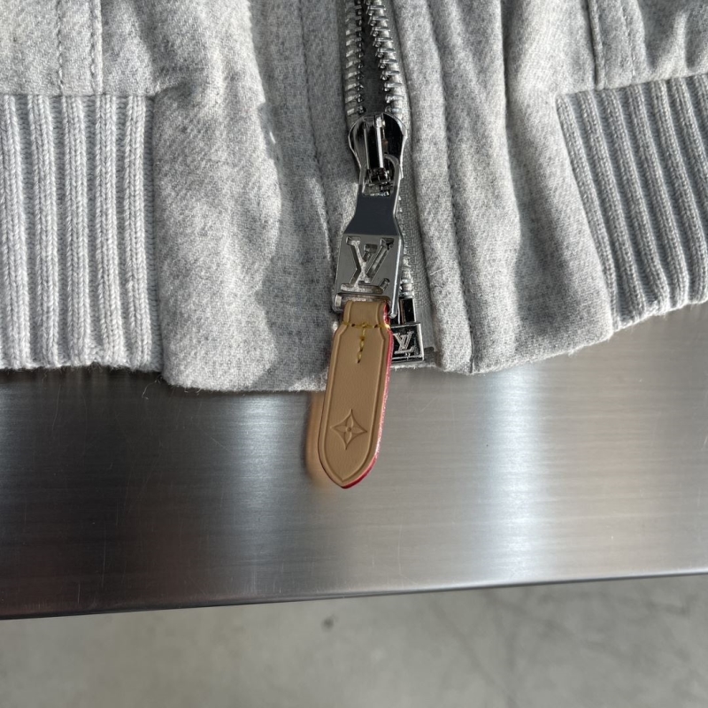 l0vis Vvtt0n outwear